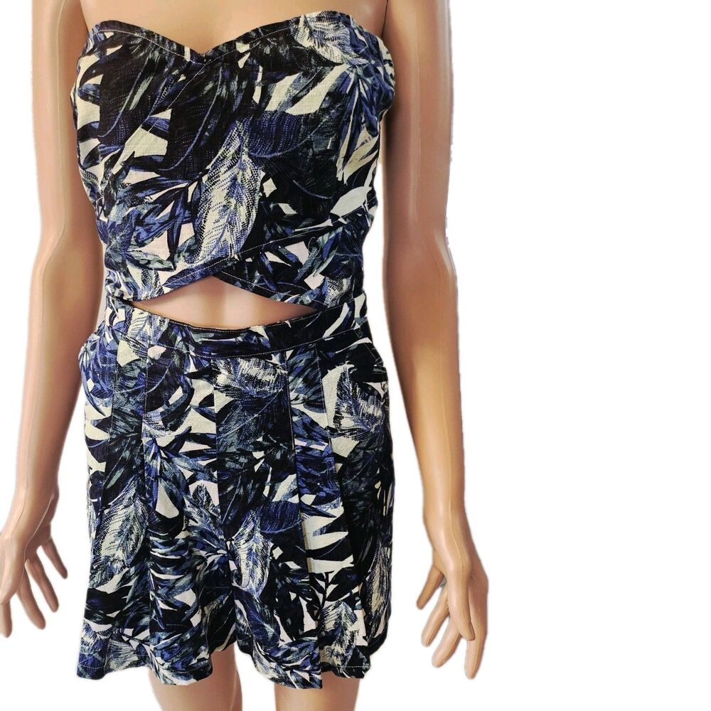 Holister Women's Short Shorts Size Medium